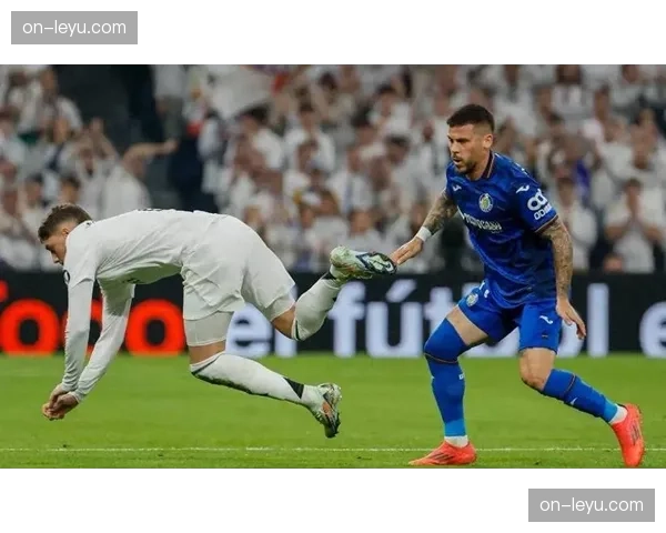 西甲第33轮先赛四场，皇马多赛一场仍落后巴萨6分